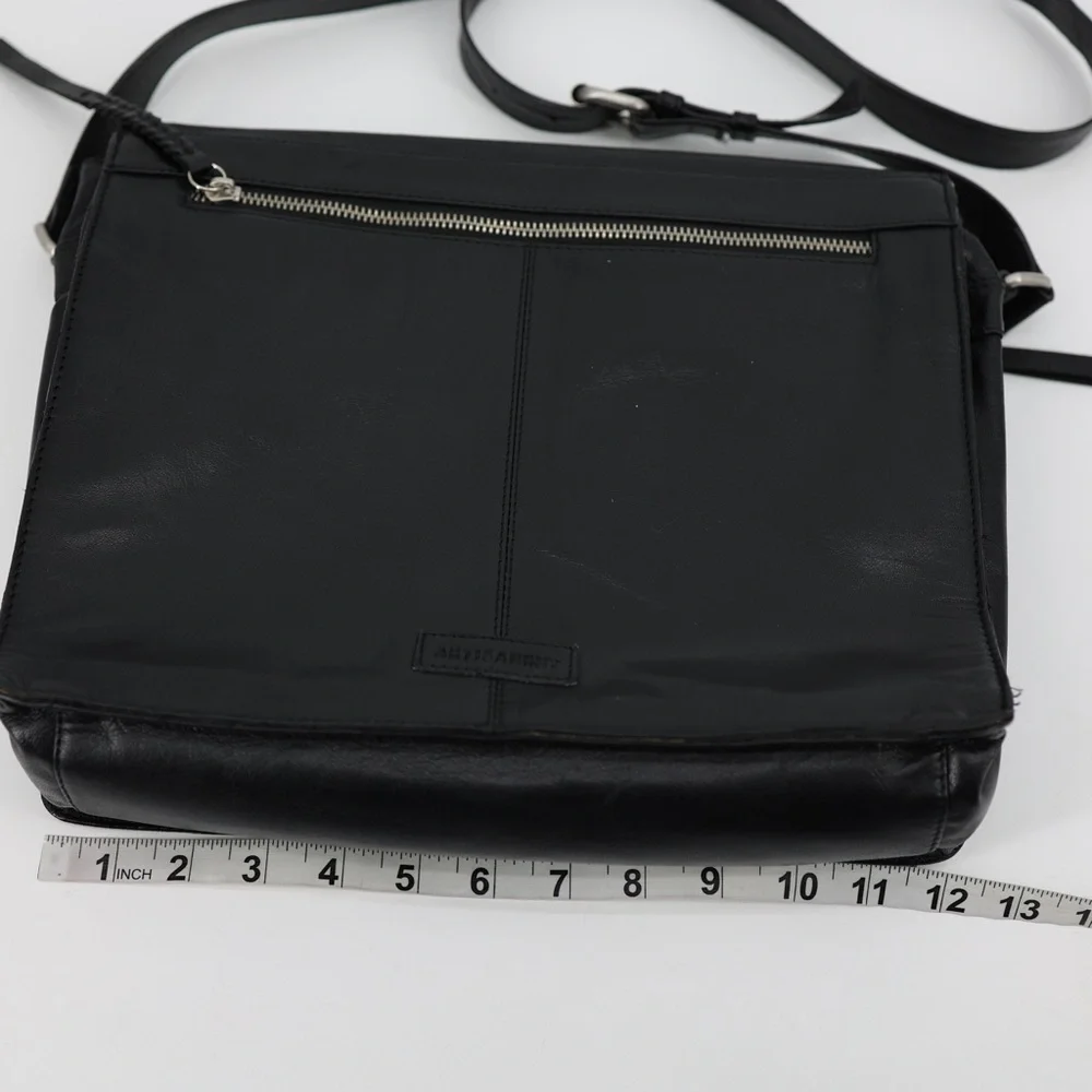 Artisan NY Black Leather Messenger Crossbody Laptop Work Travel Shoulder Bag‎